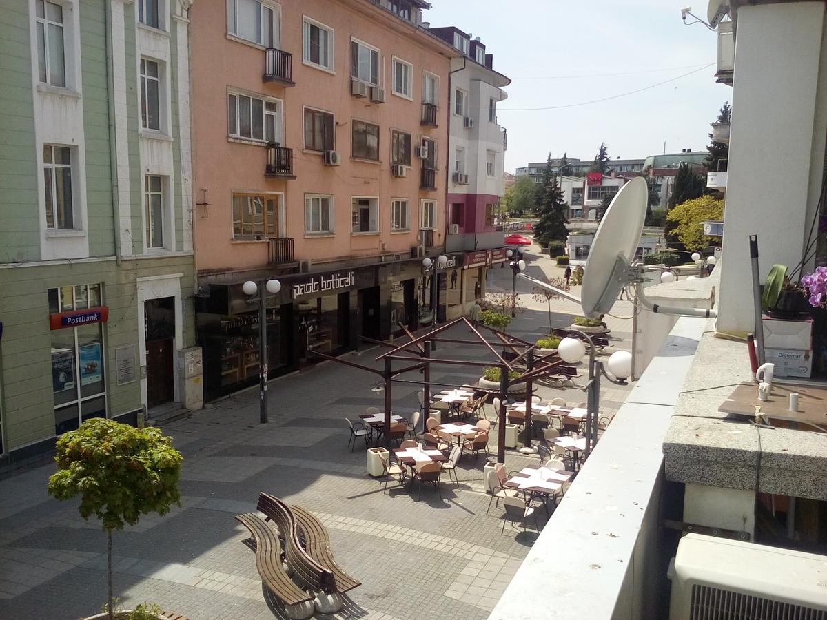 Hostel Compass Burgas ภายนอก รูปภาพ